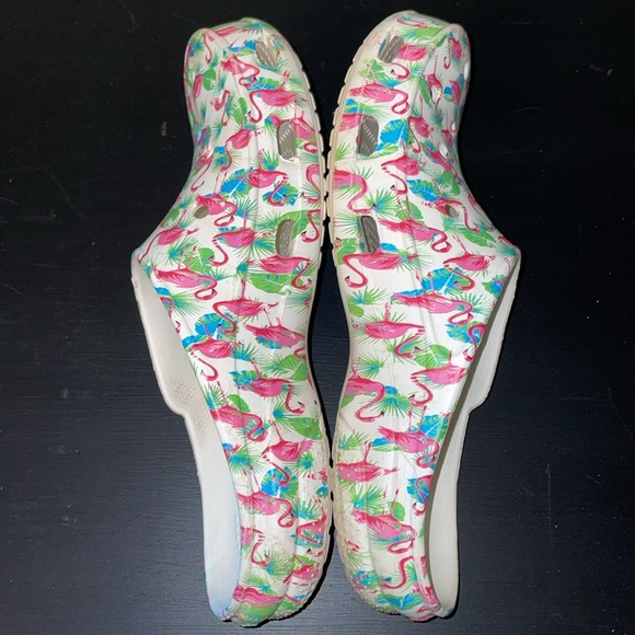 Crocs Freesail Flamingo Prints Clogs. Size 8. - Picture 7 of 11